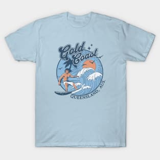 1970s Vintage Surfing Gold Coast, Australia Retro Sunset // Old School Surfer // Surf Australia T-Shirt